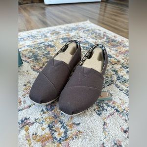 NWT TOMS Alpargata Canvas Shoes size 6